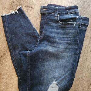 Edge Denim Jeans with Contrast Stitching